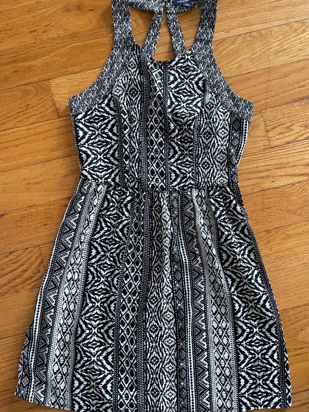 American Eagle Strappy Dress Size 4 NWOT Black and White Print Knee-Length